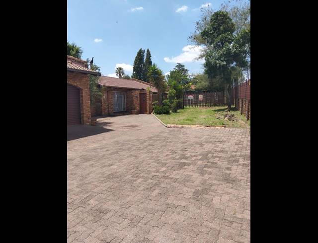 3 BEDROOM TOWNHOUSE FOR SALE IN NORKEM PARK